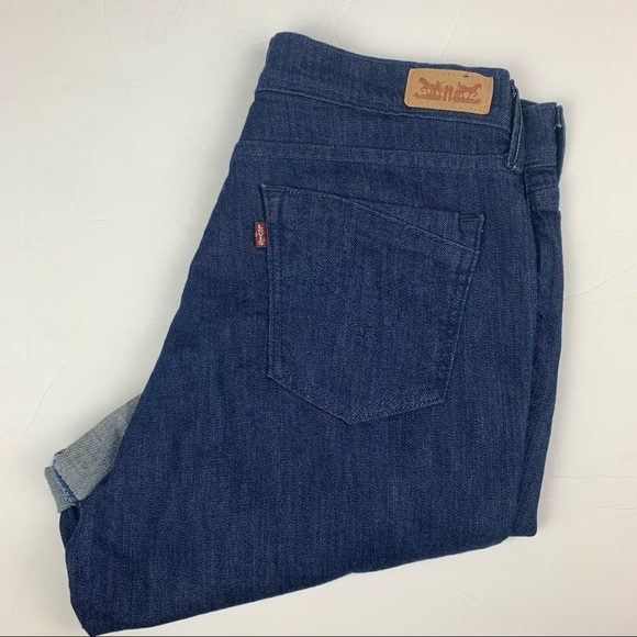 Levi’s Medium Wash Bermuda Shorts - Picture 1 of 8